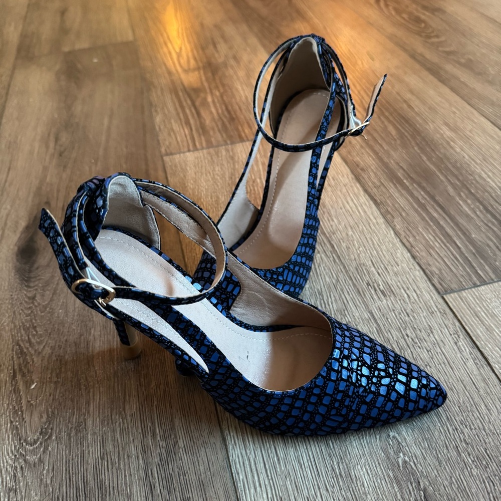 Pointed Toe Blue Crocodile Patterned Stiletto Pumps, Ankle Strap Heels - Picture 7 of 7